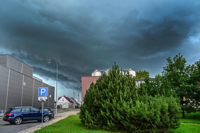 Įspėja: prognozuojamas ir škvalas