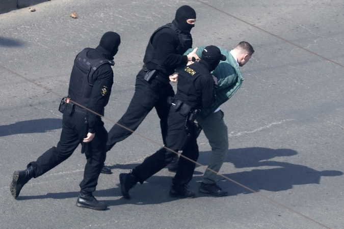 JT ekspertas: nepaisant politinių kalinių paleidimo, Baltarusijoje represijos tęsiasi