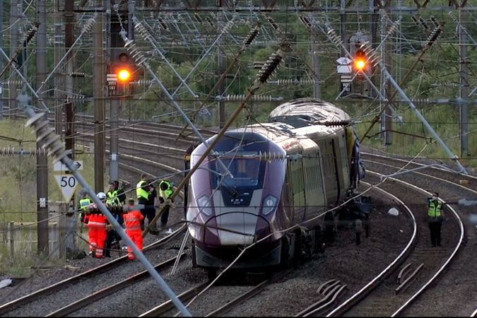Tragiška traukinių avarija: žuvo vienas žmogus, dešimtys sužeisti