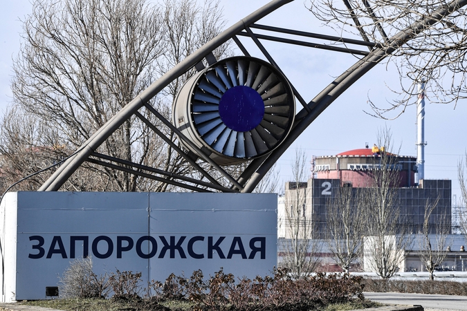 TATENA: Ukrainos Zaporižios atominė elektrinė vėl prijungta prie elektros tinklo
