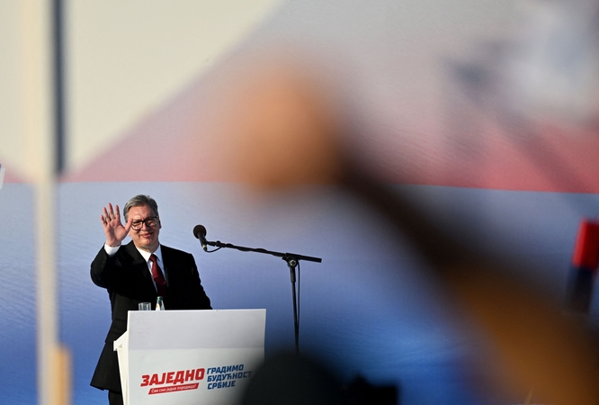 Serbijos prezidentas mitinge užsiminė apie atsistatydinimą