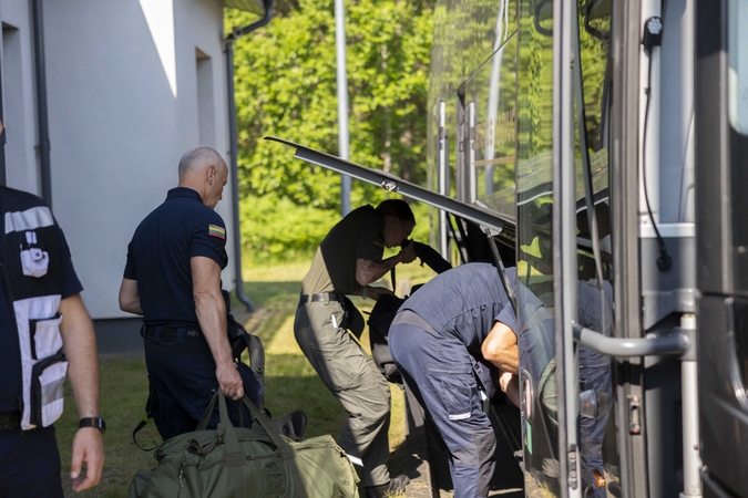 „Viltis miršta paskutinė“: išlydėtos į Venesuelą vykstančios Lietuvos gelbėtojų ir medikų komandos