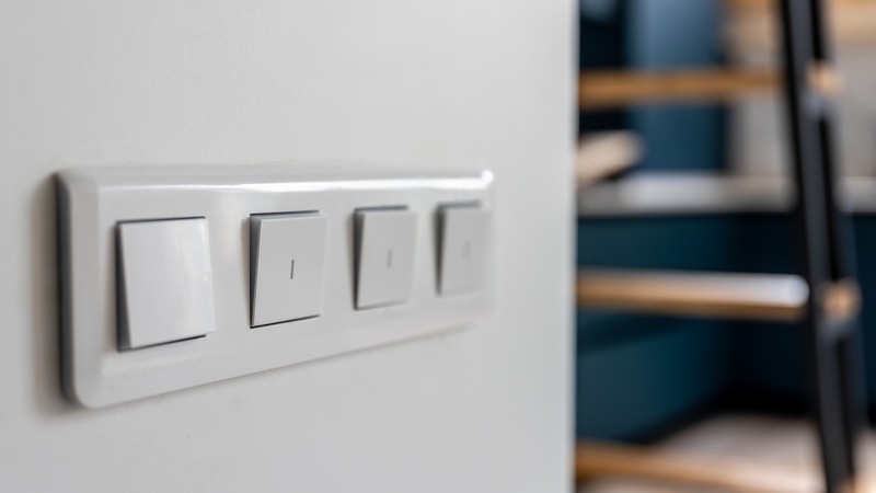 Seimas dėl elektros sutarčių su pažeidžiamais vartotojais nutraukimo spręs kitą savaitę