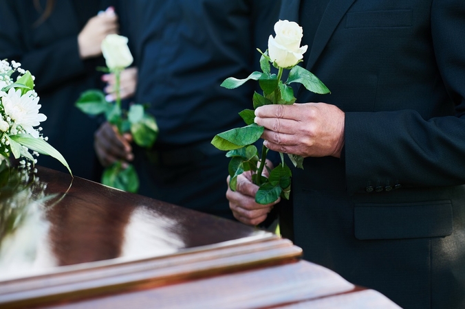 Ženklai, kad jūsų mylimas žmogus bando su jumis susisiekti po mirties
