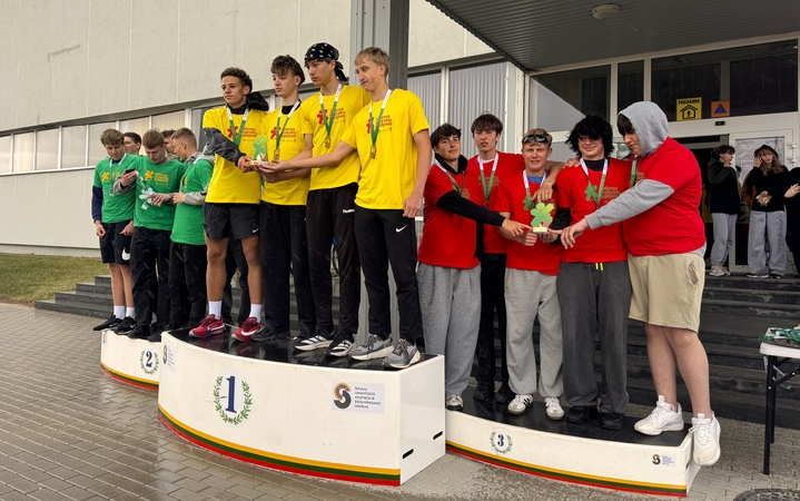 Pergalės: Klaipėdos „Žaliakalnio“ gimnazijos komanda iškovojo bronzos medalius Lietuvos lengvosios atletikos čempionate.