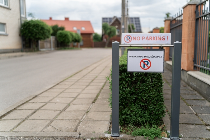 Situacija: ženklas pastatytas Raseinių gatvės bendrojo naudojimo teritorijoje.