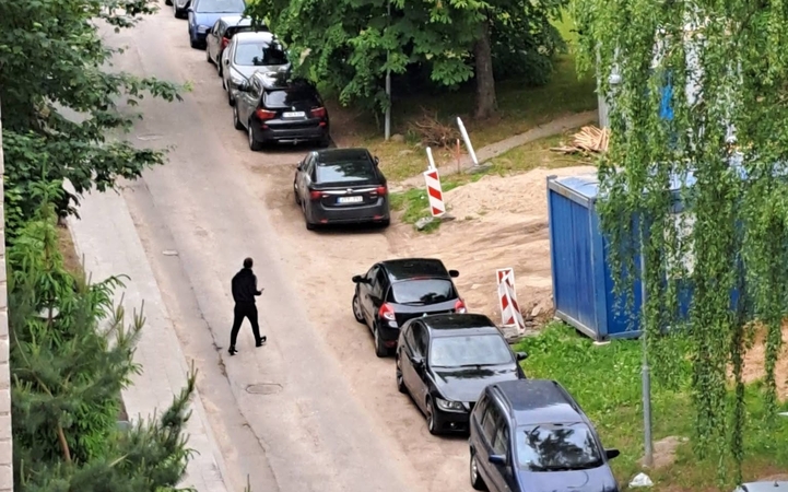 Užfiksavo: kokių kėslų galėjo turėti vyras – kol kas nežinia, tačiau tikimasi, kad žmonių turtas nenukentėjo.