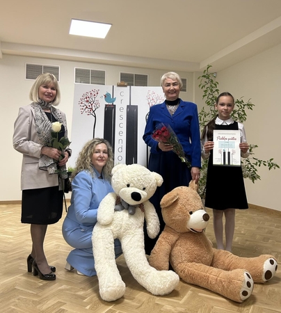 Pakylėjimas: penktasis pianistų konkursas „Crescendo“ vyko atnaujintoje mokykloje, tai visiems dalyviams teikė ypatingą nuotaiką.