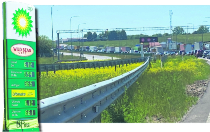Eilė: lietuviai šeštadienį traukė į Lenkiją pigesnio alaus, mėsos ir degalų. Benzino litras vos pervažiavus sieną kainavo 5,94 zloto (1,4 euro), dyzelinas – 6,12 zloto (1,44 euro). Susidarė įspūdis, kad jokios degalų krizės šioje šalyje apskritai nėra.