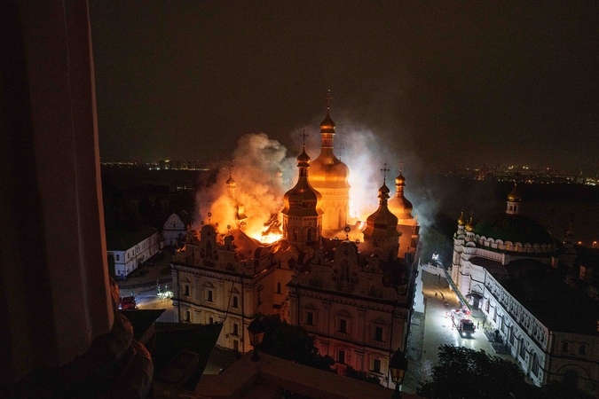Per Rusijos smūgius Ukrainai užsiliepsnojo Kyjivo katedra