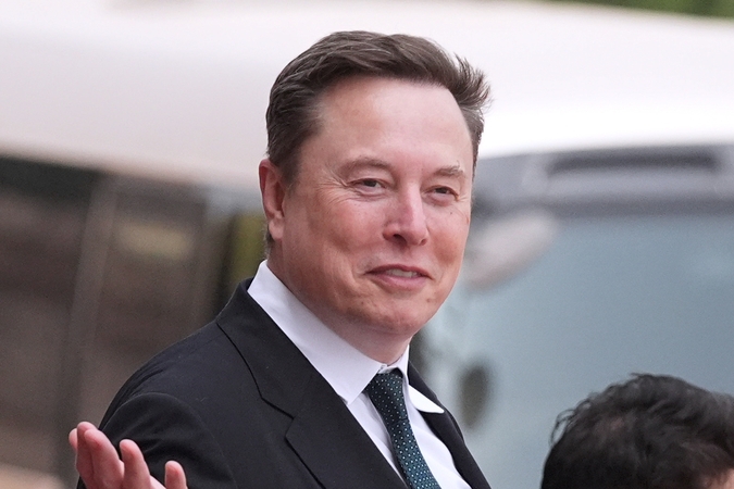 Ar „SpaceX“ debiutas biržoje pavers Eloną Muską trilijonieriumi?