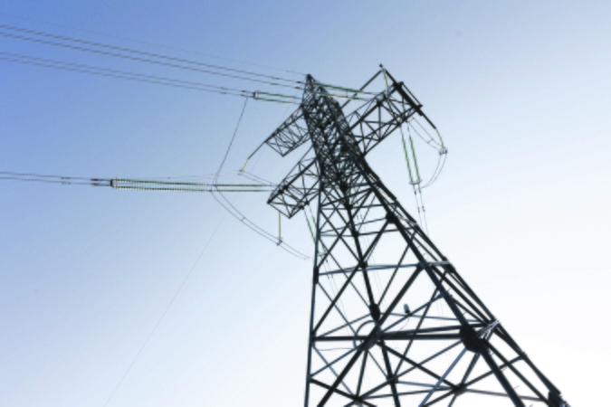 Aplinkybės: jei birželis šiltas ir sausas, gali augti elektros vartojimas vėsinimui, o mažiau kritulių Šiaurės regione gali riboti hidroelektrinių elektros gamybą.
