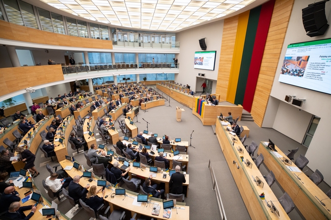 Seimas leido valstybinių įmonių valdybose dirbti ir darbuotojų atstovams