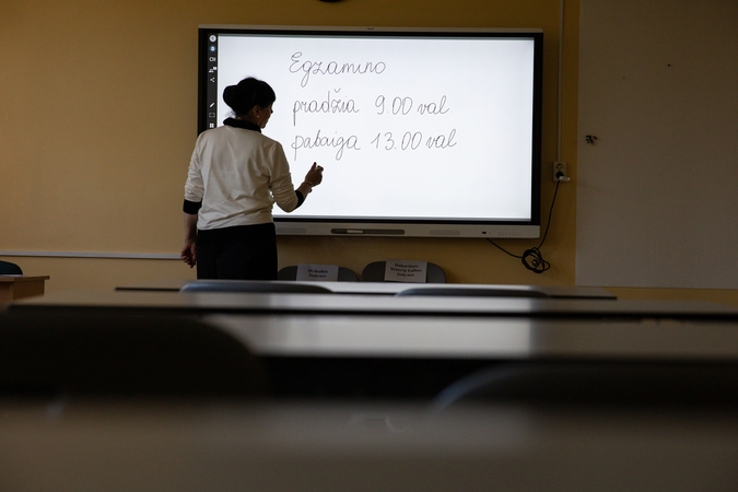 Vienuoliktokai atliks pirmosios chemijos egzamino dalies užduotis
