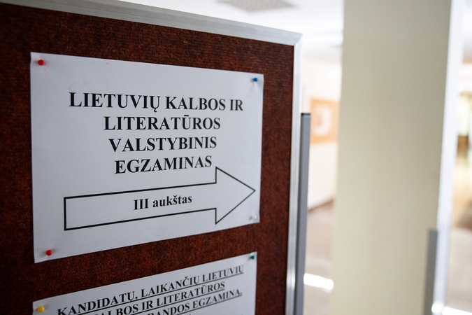 Skelbiamos lietuvių kalbos ir literatūros egzamino užduotys