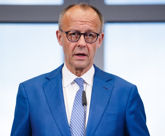 Merzas: su Trumpu aptartos galimos tolesnės sankcijos Rusijai