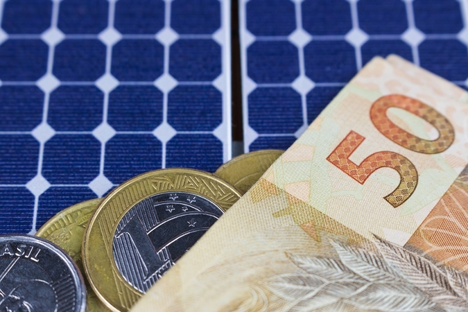 Saulės elektrinėms ir kaupikliams – dar 6,9 mln. eurų paramos