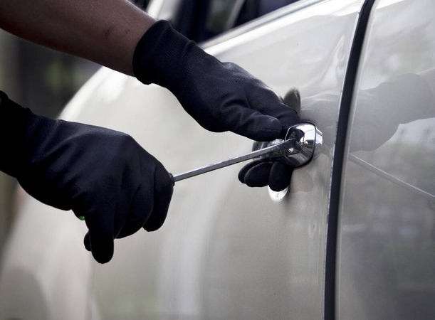 Automobilių vagys nenuleido rankų: iš teismo jiems – prasta žinia