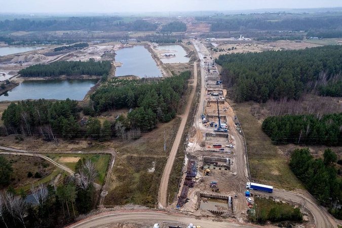 „Rail Baltica“ tiltas per Nerį įstrigo: darbai sustabdyti, rangovas pasitraukė