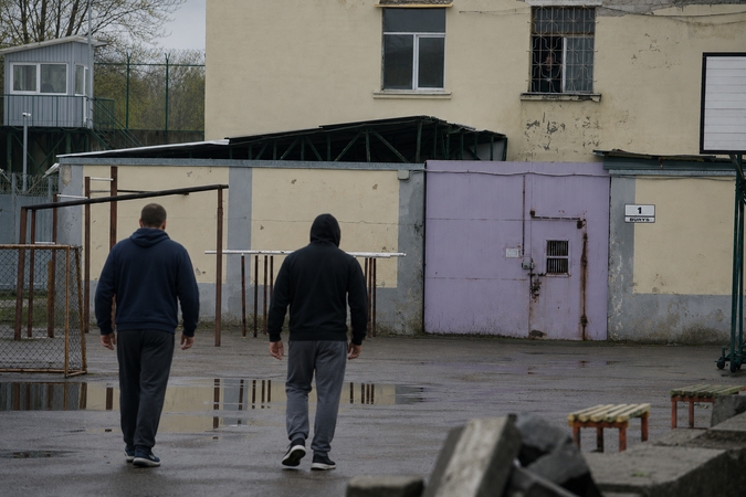 Pravieniškėse – šiurpi egzekucija kaliniui: daužė metaliniai strypais, lenta ir kėdėmis