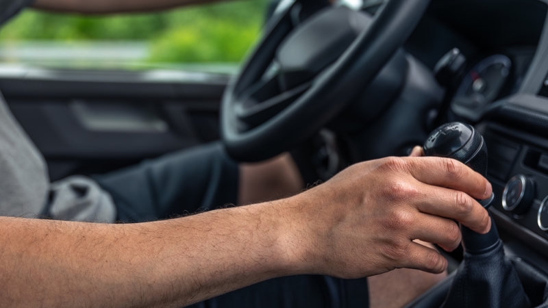 Įkaušęs vairuotojas apgadino du automobilius ir pasišalino