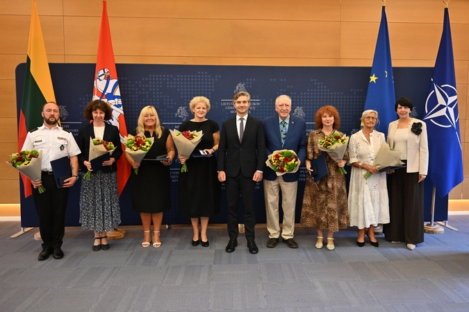 Diplomatijos vadovas apdovanojo diasporos atstovus ir organizacijas