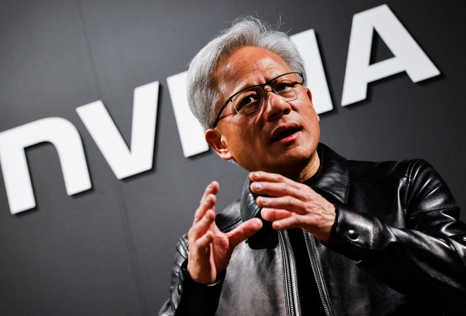 „Nvidia“ vadovo juoda odinė striukė aukcione parduota už įspūdingą sumą