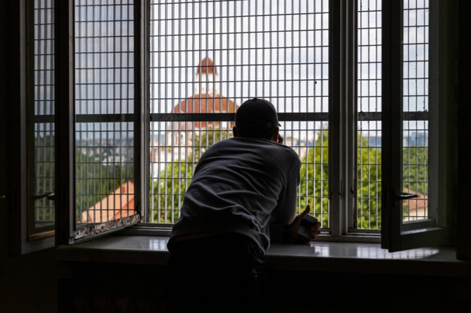 Iš trijų žmonių 95 tūkst. eurų apgaule išviliojusiam sukčiui teismas skyrė ketverius metus kalėjimo