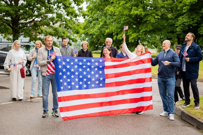 JAV nepriklausomybės dieną Vilniaus televizijos bokšte iškelta rekordinė Amerikos vėliava