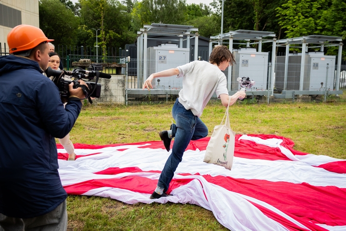 Išpuolis prie televizijos bokšto: JAV vėliavą niokojo politiko brolis?