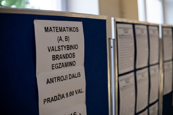 Abiturientai laikys paskutinį pakartotinės sesijos matematikos brandos egzaminą