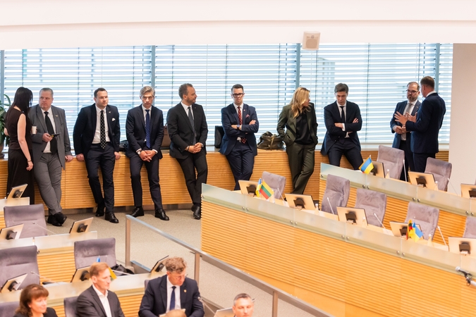 Opozicijai reiškiant abejonę dėl XXI Vyriausybės teisėtumo, Seimas pritarė jos programai