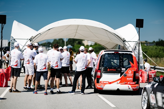 Po techninių ir administracinių patikrų – aiški galutinė „Aurum 1006 km lenktynių“ starto rikiuotė