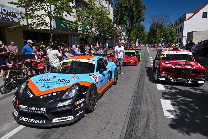 Palangoje riaumojo sportiniai automobiliai: vyko tradicinės sprinto varžybos