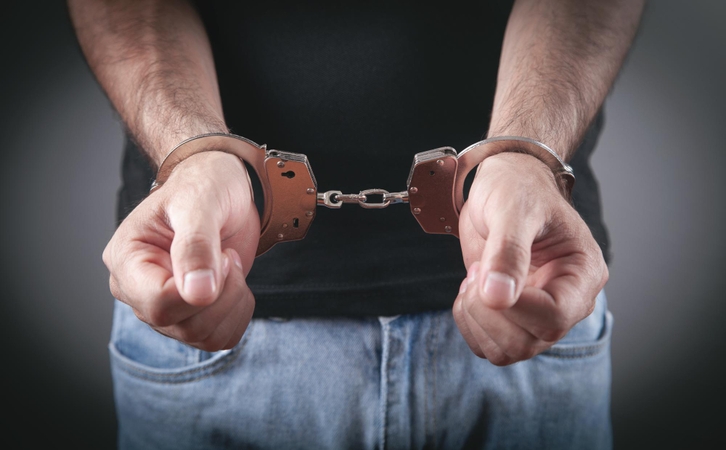 Dviem užsieniečiams – kaltinimai į JAE ir Bahreiną mėginus išsiųsti narkotikais impregnuotą popierių