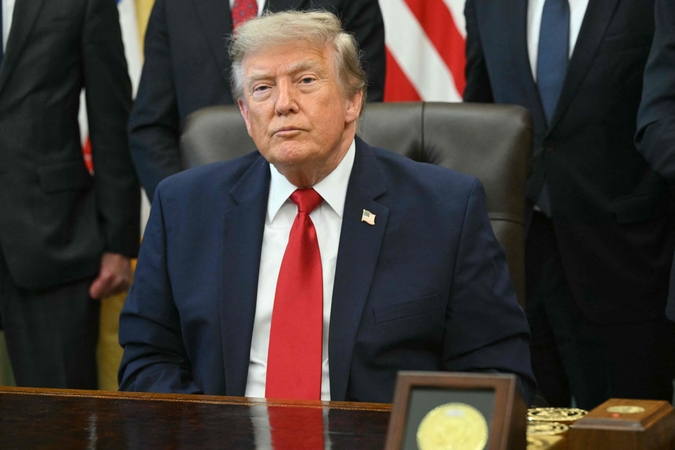 Donaldas Trumpas atšaukia planuotą 20 proc. mokestį laivams Hormuzo sąsiauryje