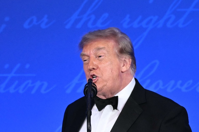 Donaldui Trumpui svarstant stipresnius smūgius Iranui, husiai teigia smogę Saudo Arabijai