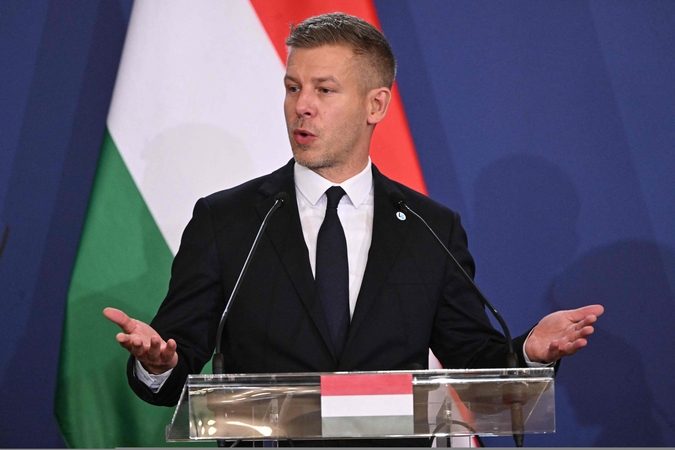 Vengrijos premjeras pateikė konstitucijos pataisą, kuria siekiama atleisti prezidentą 