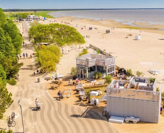 Baltijos Ibiza: Pernu jau daugelį metų išlieka viena populiariausių vasaros krypčių Estijoje. Kurortas garsėja ilgu smėlio paplūdimiu, jaukia atmosfera, gausybe kavinių ir restoranų. Dėl seklaus vandens šią vietą ypač mėgsta šeimos su vaikais.