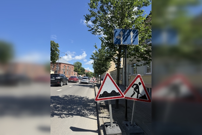 Nuoroda: šiuo metu apie Liepų g. vykstančius remonto darbus klaipėdiečius įspėja ir kelio ženklai.