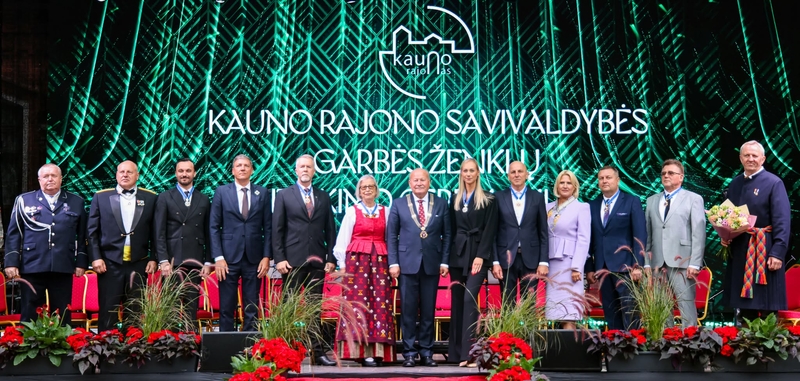 Dėmesys: labiausiai kraštui nusipelnę žmonės apdovanoti Kauno rajono savivaldybės garbės ženklais ir medaliais.