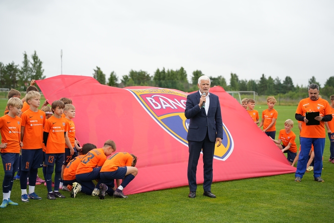 Investicija į futbolą – prie Dovilų karjerų atidarytas vienintelis toks šalyje futbolo kompleksas