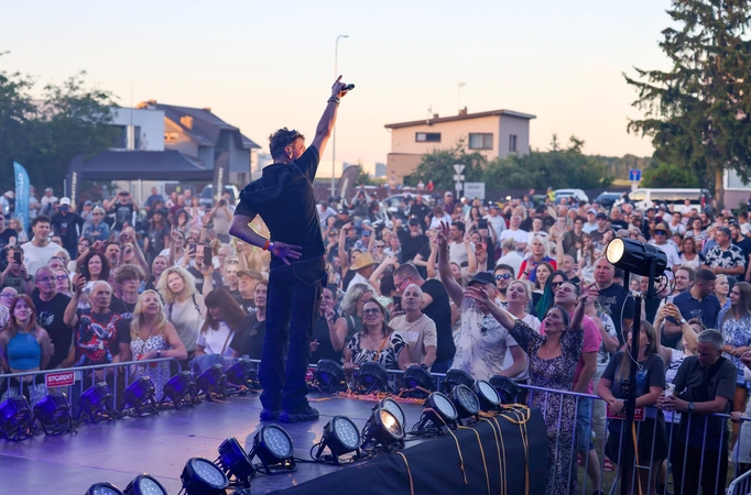 Festivalis: parke prie Ramučių kultūros centro netrūko muzikos, pramogų ir geros nuotaikos.
