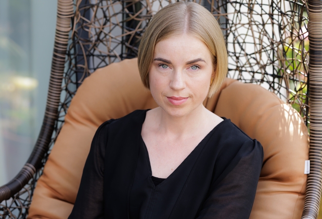 Esmė: „Geriausi kolektyvai gimsta ne iš baimės suklysti, o iš saugumo būti žmogumi“, – įsitikinusi Vilniaus miesto savivaldybės choro „Jauna muzika“ vadovė ir pirmojo Lietuvoje virtualaus choro kūrėja I. Alonderė.