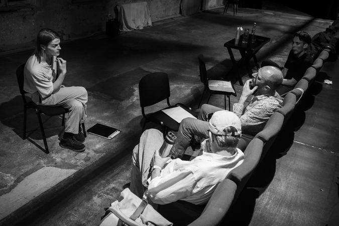 Įvertintas: už spektaklio „Atidaryk duris“ režisūrą Nacionaliniame Kauno dramos teatre J. Vinciūnas apdovanotas 2025 m. Auksiniu scenos kryžiumi Pradedančiojo menininko kategorijoje. Nuotraukoje – spektaklio kūrybinio proceso akimirka.