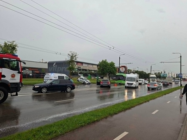 Pasipylus lietui, pasipylė ir avarijų