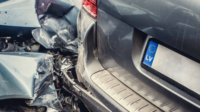 Latvijoje – tragiška avarija: furgonas susidūrė su BMW, žuvo keturi žmonės