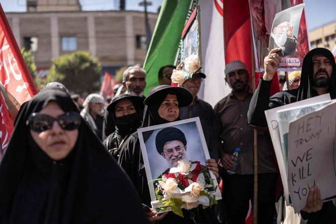 Iranas pažadėjo atkeršyti už nužudytą buvusį aukščiausiąjį lyderį Ali Khamenei