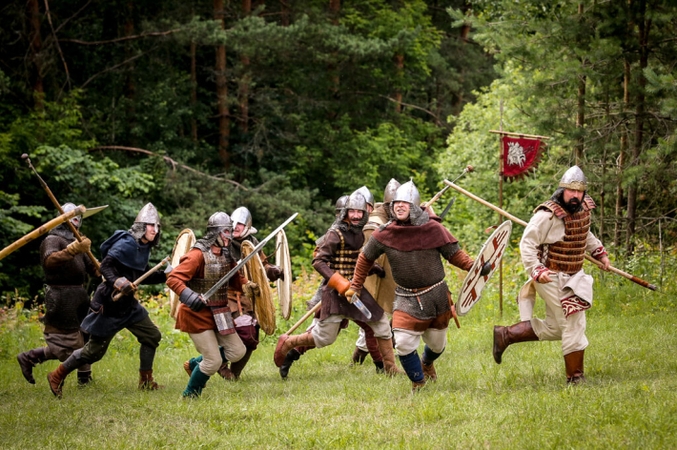 Susikirtus ietims per Gyvosios archeologijos dienas Kernavėje, sužalotas žmogus