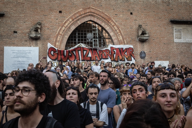Italijoje kilo pasipiktinimas dėl policijos sulaikyto imigranto mirties